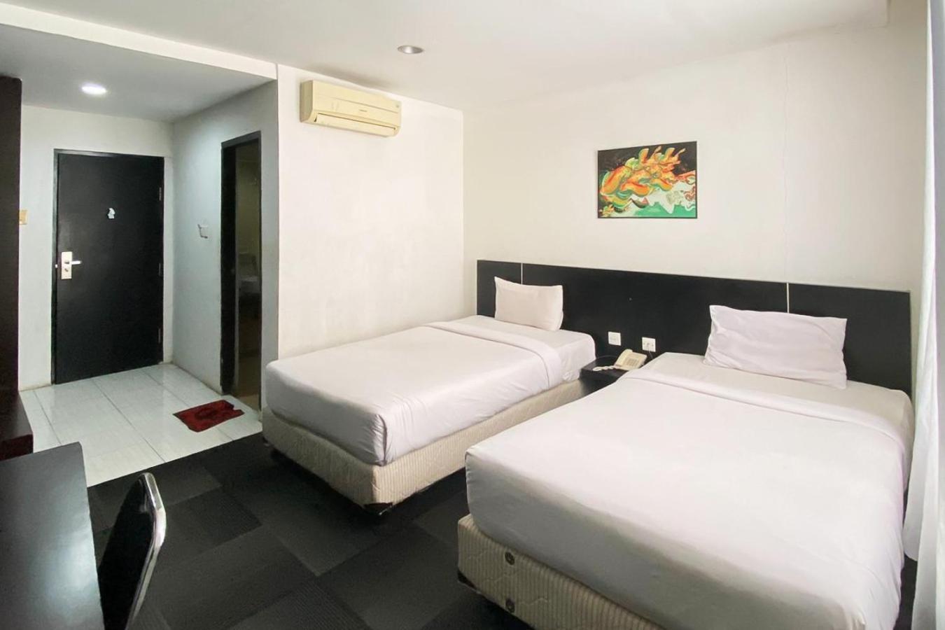 Urbanview Hotel Asyra נקסר מראה חיצוני תמונה