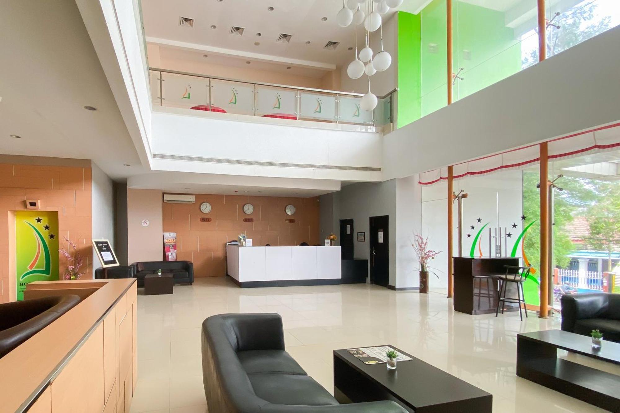 Urbanview Hotel Asyra נקסר מראה חיצוני תמונה